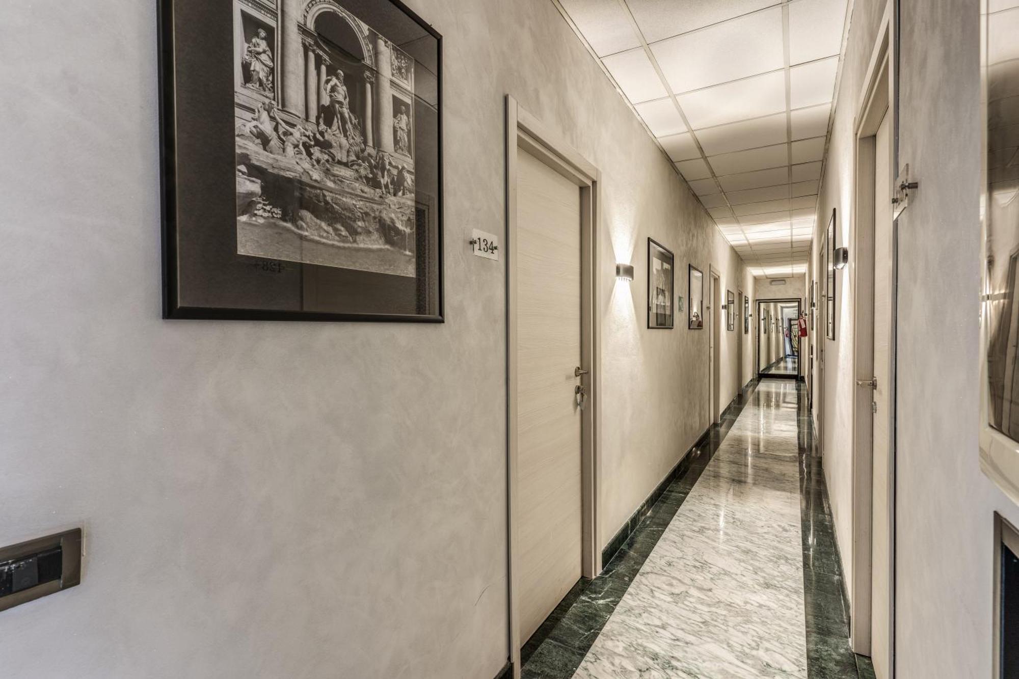 Hotel Planet Roma Esterno foto