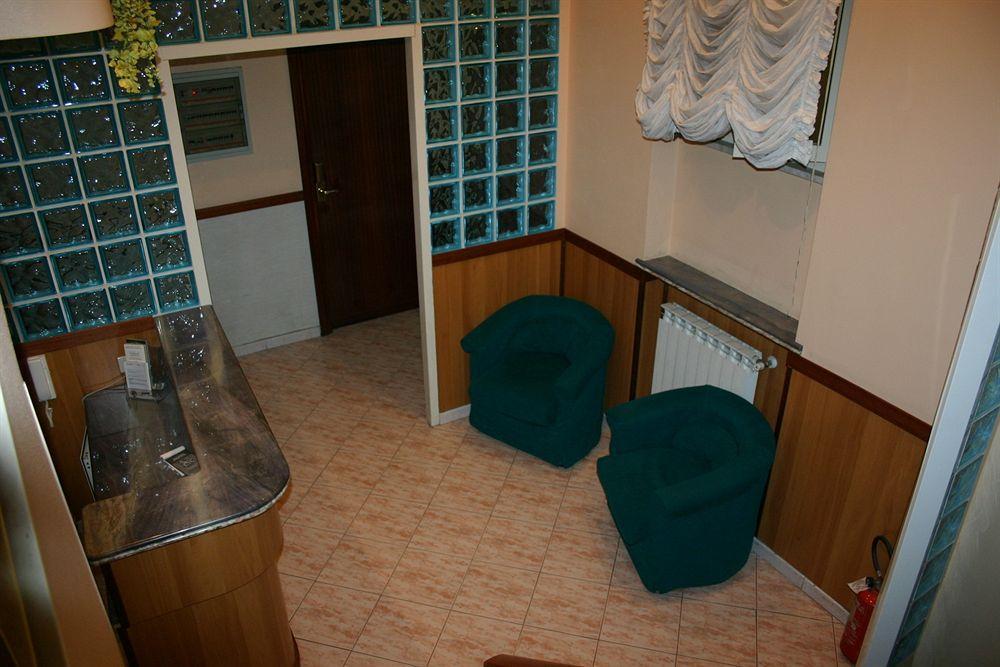 Hotel Planet Roma Esterno foto