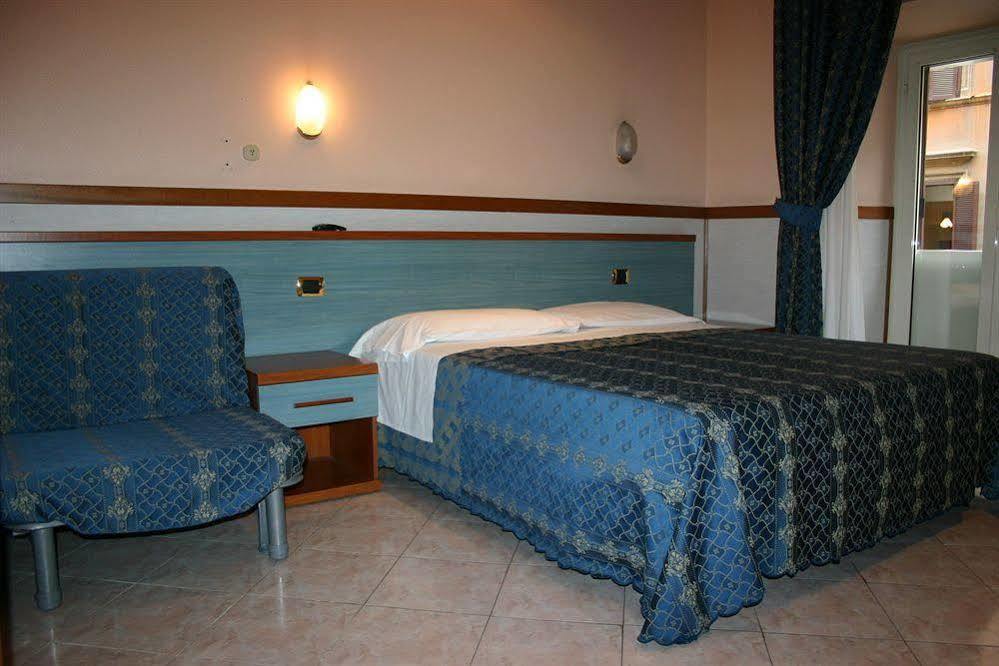 Hotel Planet Roma Esterno foto